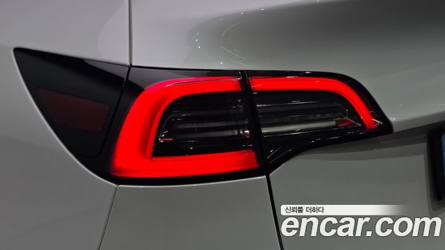 Tesla Model Y 2023 — photo 9
