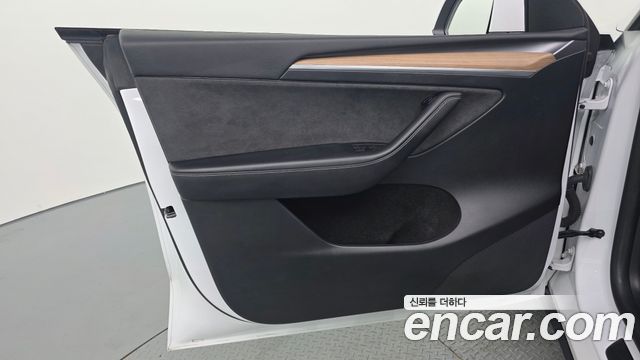 Tesla Model Y 2023 — photo 14
