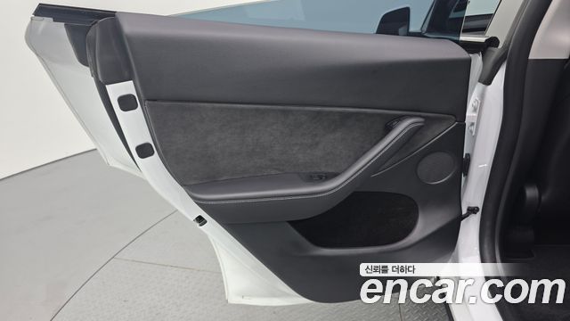 Tesla Model Y 2023 — photo 15
