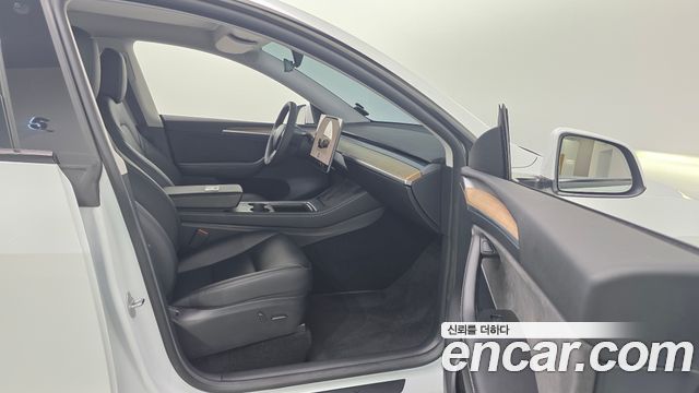 Tesla Model Y 2023 — photo 16