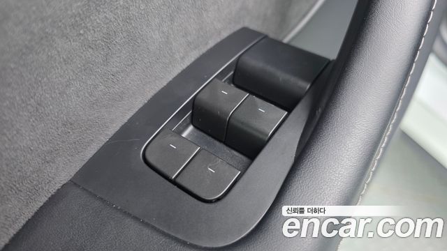 Tesla Model Y 2023 — photo 33