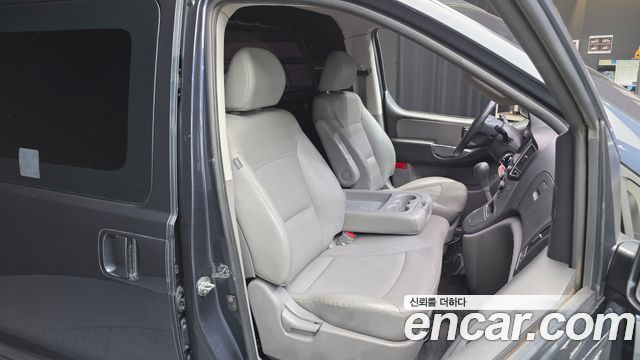 Hyundai Starex 2018 — photo 12