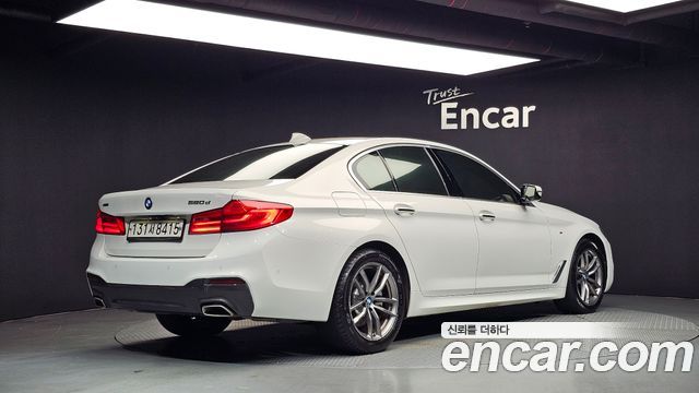 BMW 5-Series 2018 — photo 2