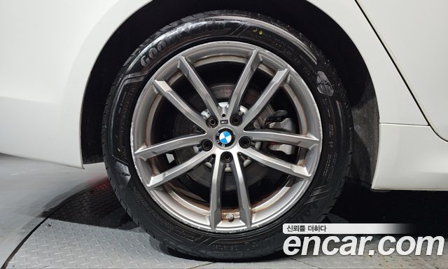 BMW 5-Series 2018 — photo 5