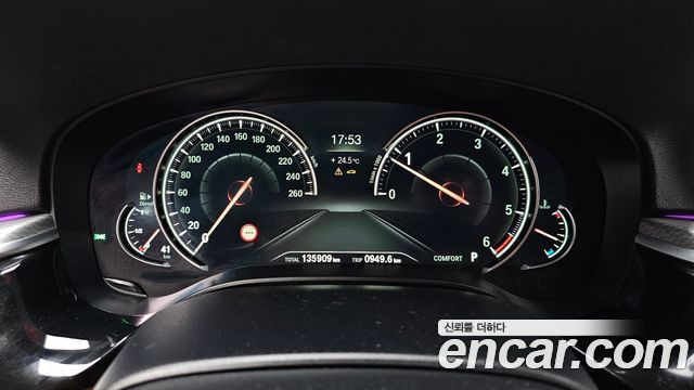 BMW 5-Series 2018 — photo 11