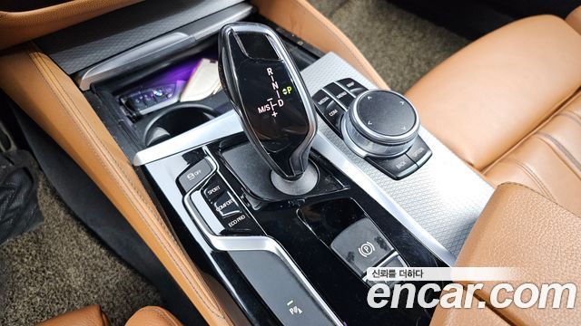 BMW 5-Series 2018 — photo 12