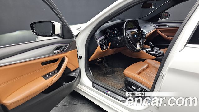 BMW 5-Series 2018 — photo 13