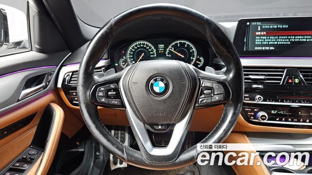 BMW 5-Series 2018 — photo 19