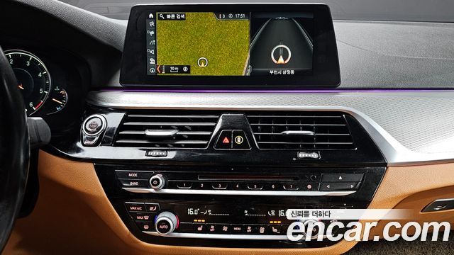 BMW 5-Series 2018 — photo 20