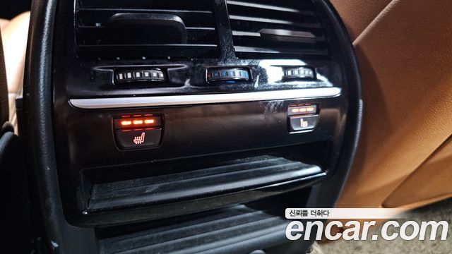 BMW 5-Series 2018 — photo 25