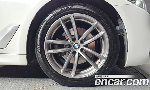 BMW 5-Series 2018 — photo 7