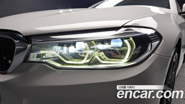 BMW 5-Series 2018 — photo 8