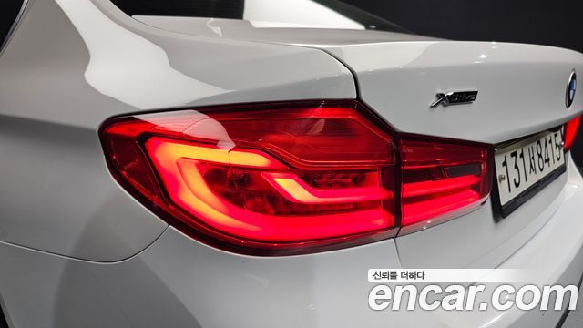 BMW 5-Series 2018 — photo 9