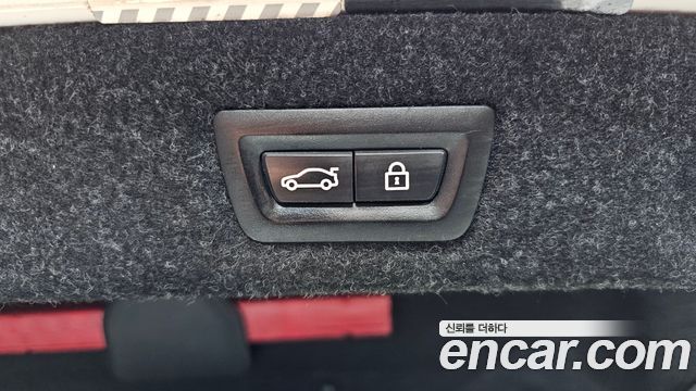 BMW 5-Series 2018 — photo 27
