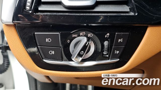 BMW 5-Series 2018 — photo 29