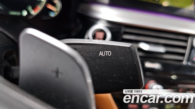 BMW 5-Series 2018 — photo 30