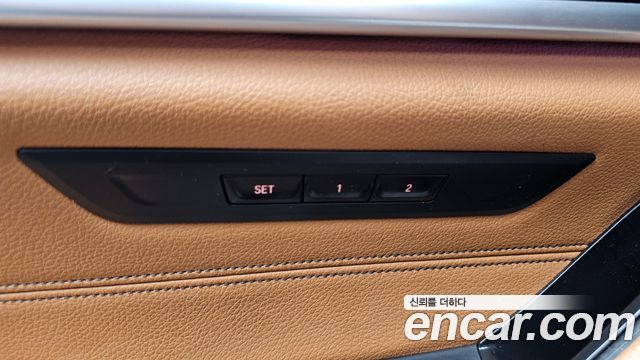 BMW 5-Series 2018 — photo 32