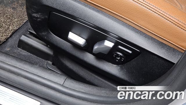BMW 5-Series 2018 — photo 33
