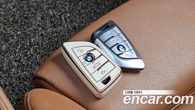 BMW 5-Series 2018 — photo 35