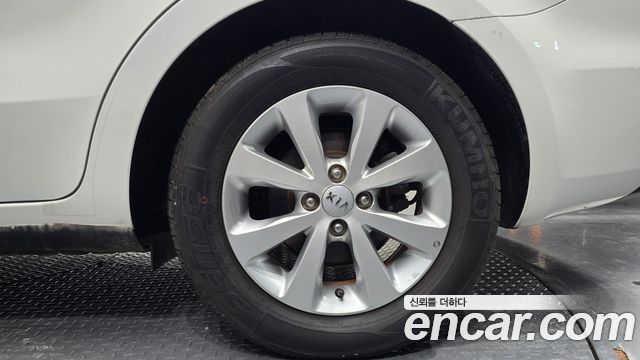 Kia pride 2013 — photo 7