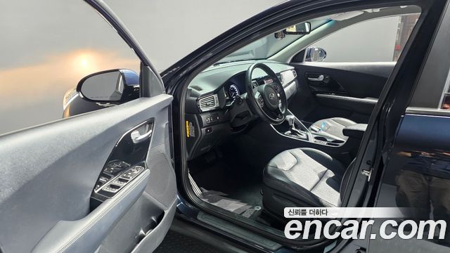 Kia Niro 2017 — photo 13