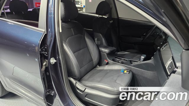 Kia Niro 2017 — photo 18