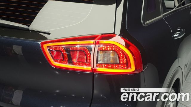 Kia Niro 2017 — photo 9