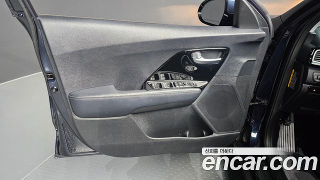 Kia Niro 2017 — photo 14
