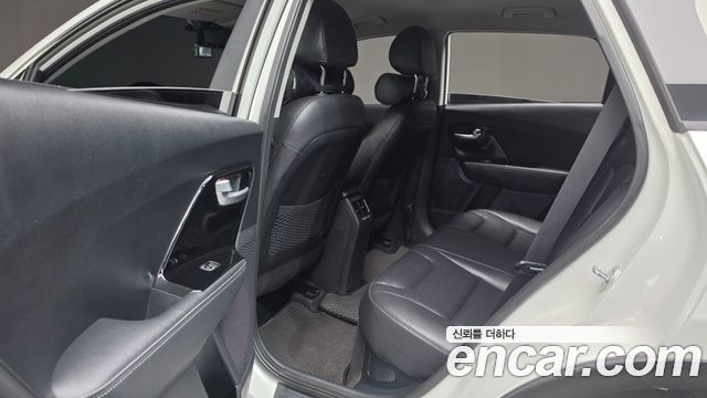 Kia Niro 2017 — photo 18