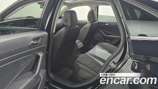 Volkswagen Jetta 2021 — photo 18