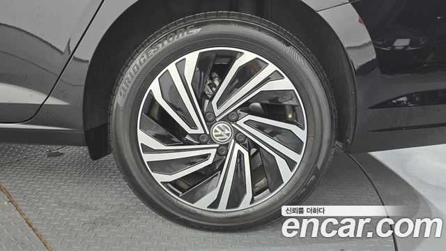 Volkswagen Jetta 2021 — photo 7
