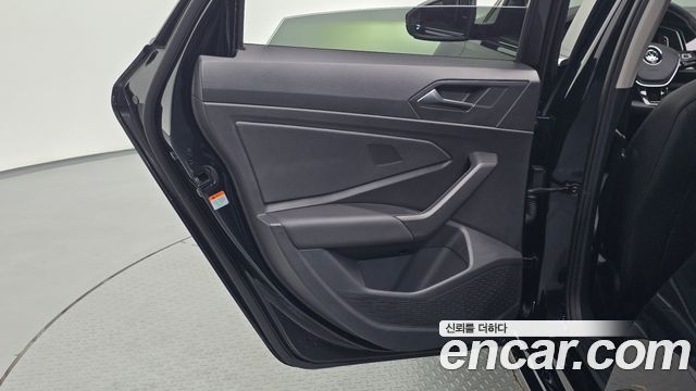 Volkswagen Jetta 2021 — photo 15