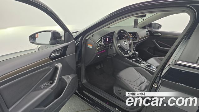 Volkswagen Jetta 2021 — photo 28