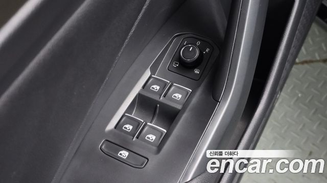 Volkswagen Jetta 2021 — photo 30