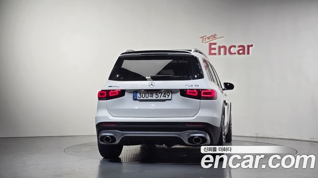 Mercedes-Benz GLB-Class 2023 — photo 4