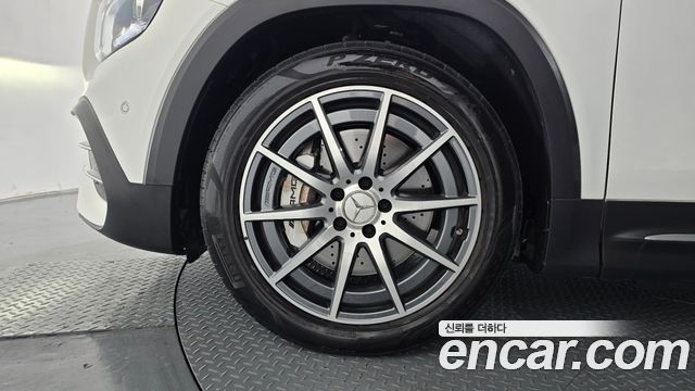 Mercedes-Benz GLB-Class 2023 — photo 5
