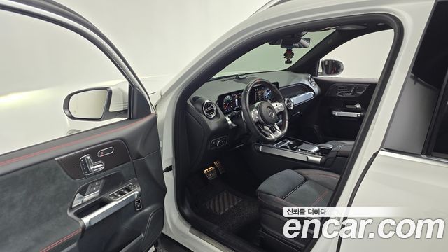 Mercedes-Benz GLB-Class 2023 — photo 13