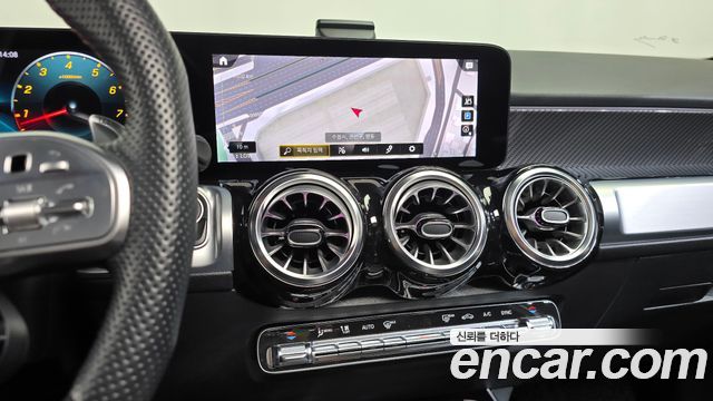 Mercedes-Benz GLB-Class 2023 — photo 18