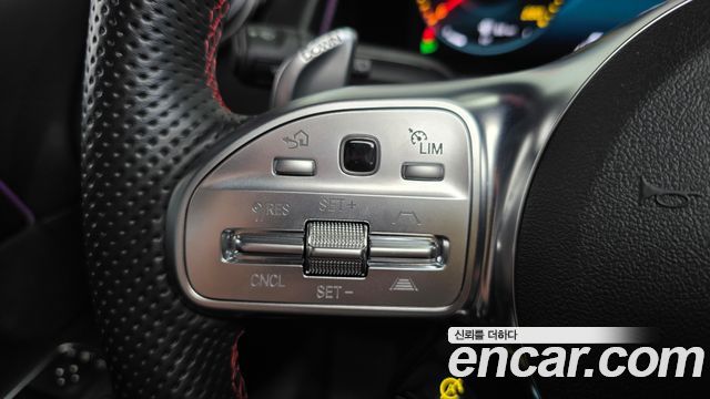 Mercedes-Benz GLB-Class 2023 — photo 21