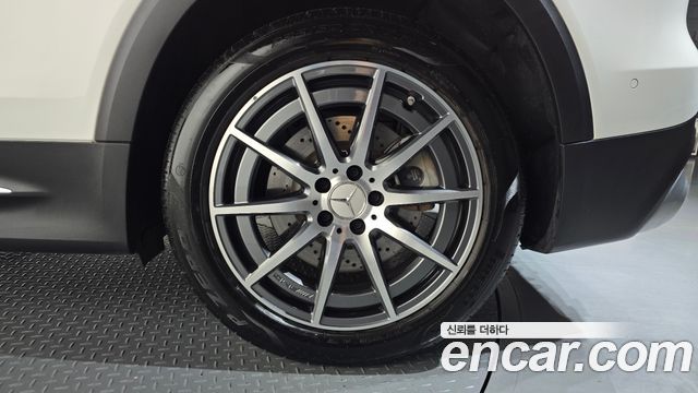 Mercedes-Benz GLB-Class 2023 — photo 7