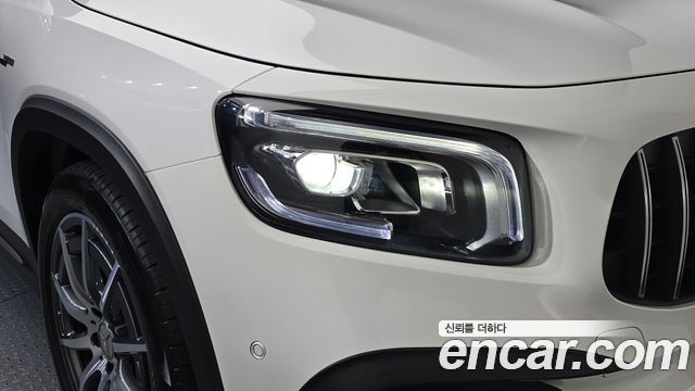Mercedes-Benz GLB-Class 2023 — photo 8