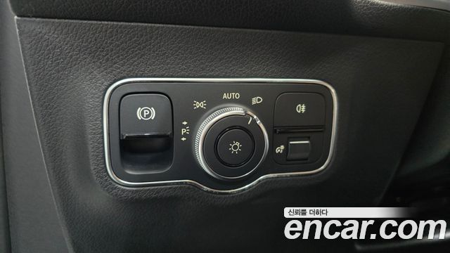 Mercedes-Benz GLB-Class 2023 — photo 27