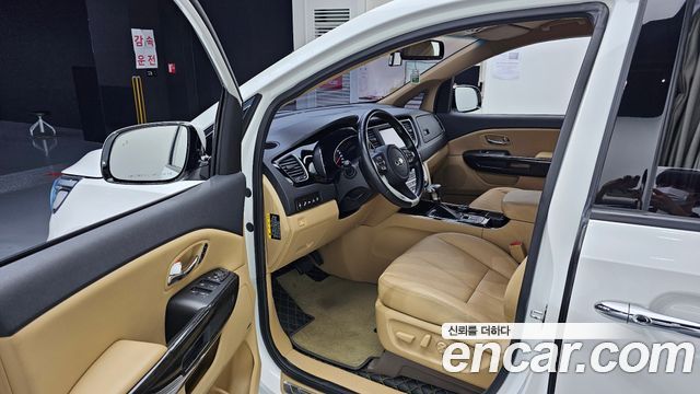 Kia Canival 2019 — photo 13