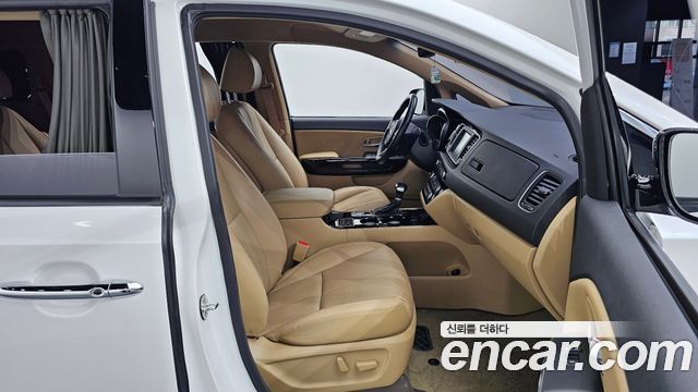 Kia Canival 2019 — photo 18