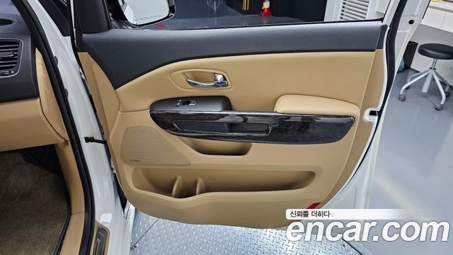 Kia Canival 2019 — photo 14
