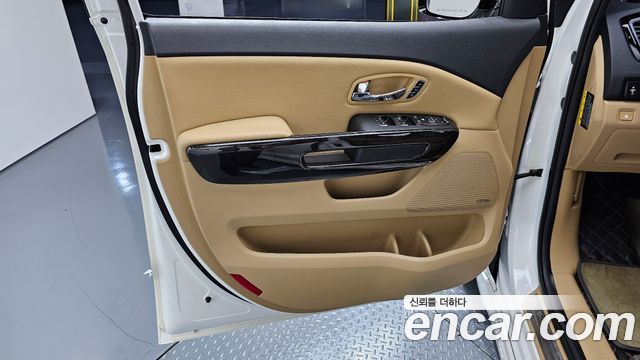 Kia Canival 2019 — photo 15