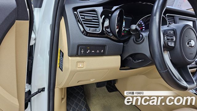 Kia Canival 2019 — photo 30