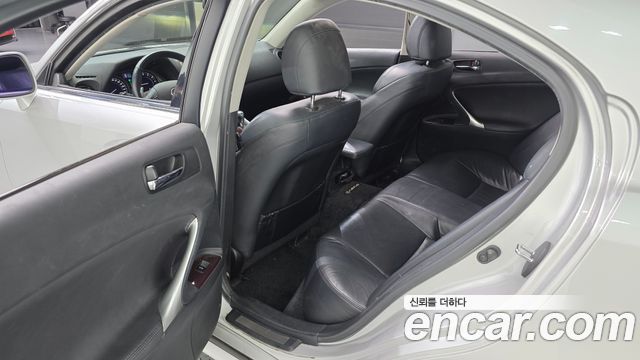 Lexus IS 2008 — photo 11