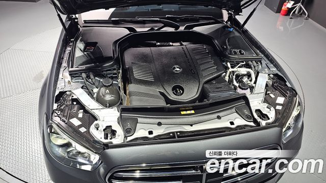 Mercedes-Benz E-Class 2021 — photo 6
