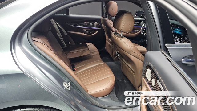 Mercedes-Benz E-Class 2021 — photo 17